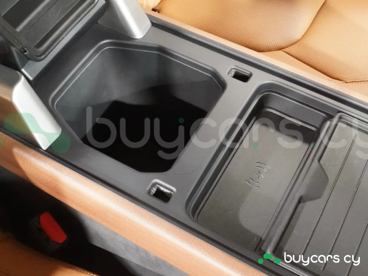 Land Rover Defender Черный