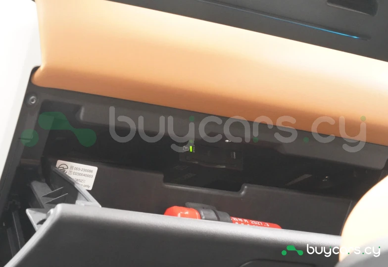 Land Rover Defender Черный