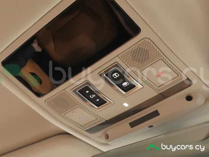 Land Rover Defender Черный