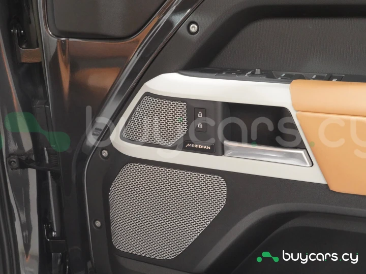 Land Rover Defender Черный