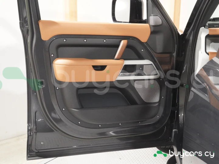 Land Rover Defender Черный