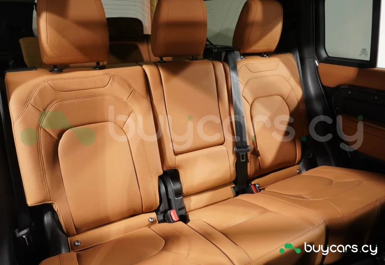 Land Rover Defender Черный