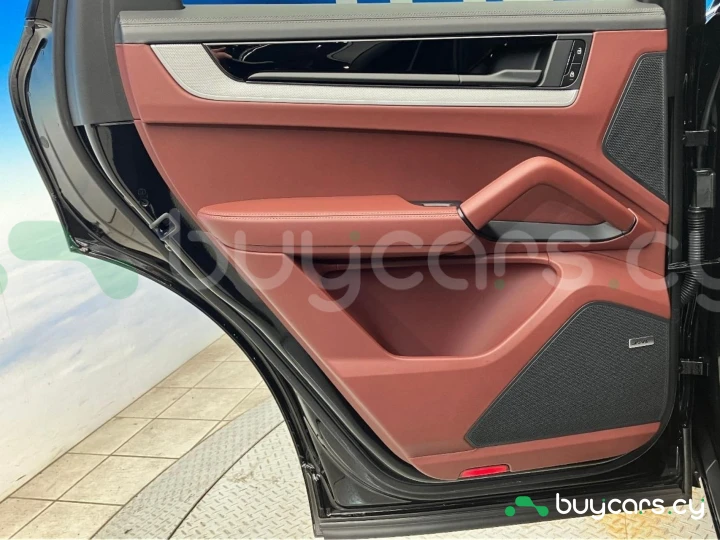 Porsche Cayenne Черный