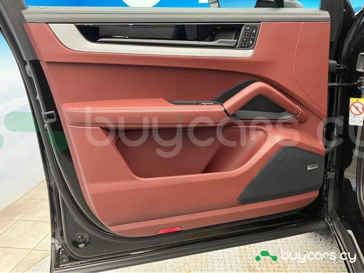 Porsche Cayenne Черный