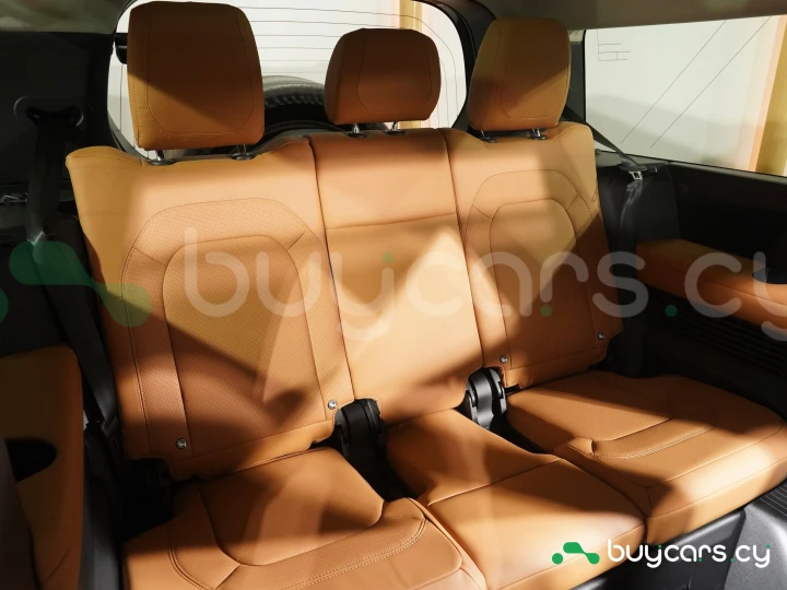 Land Rover Defender Черный