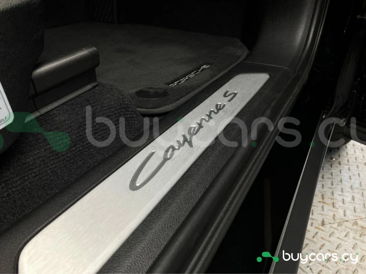 Porsche Cayenne Черный