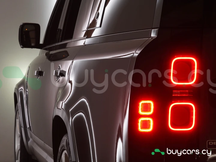 Land Rover Defender Черный