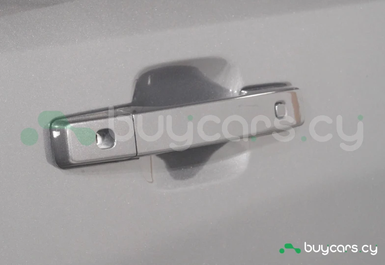 Land Rover Defender Черный