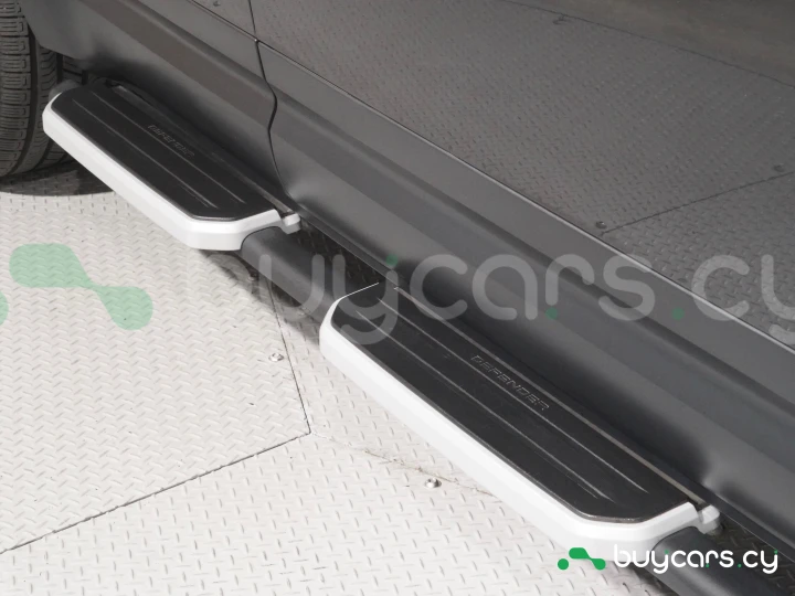 Land Rover Defender Черный