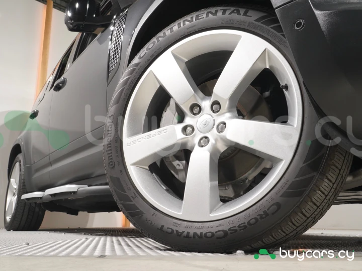 Land Rover Defender Черный