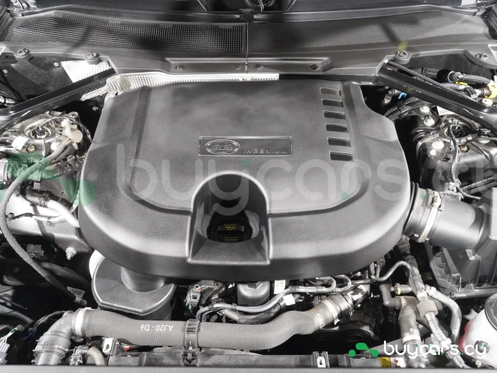 Land Rover Defender Черный