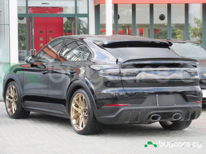 Porsche Cayenne Black