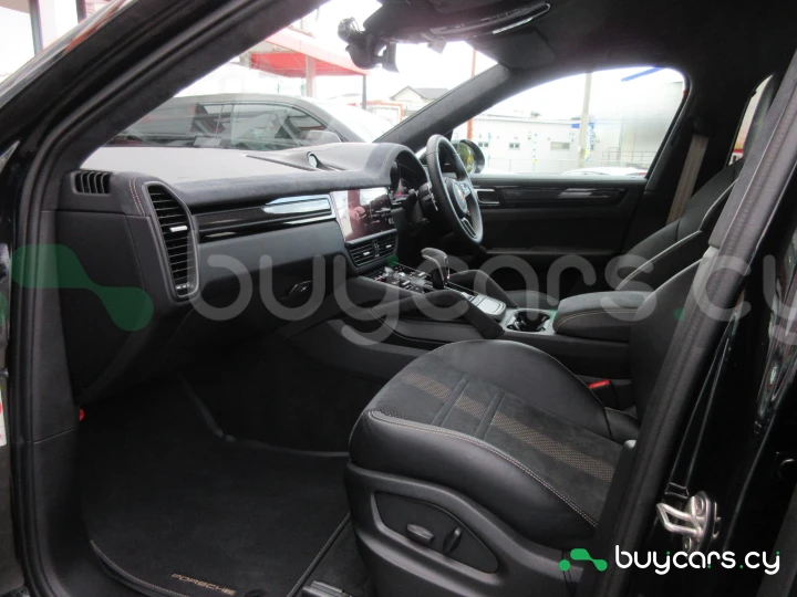 Porsche Cayenne Black
