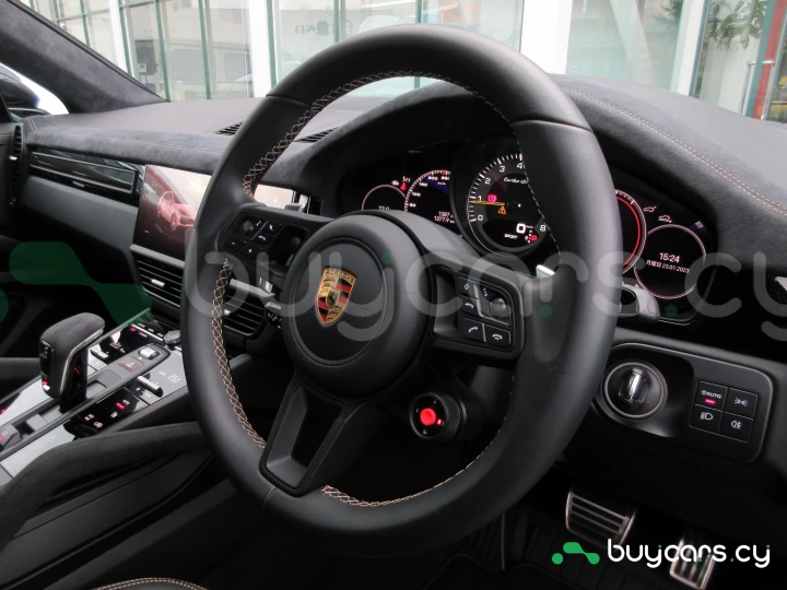 Porsche Cayenne Black