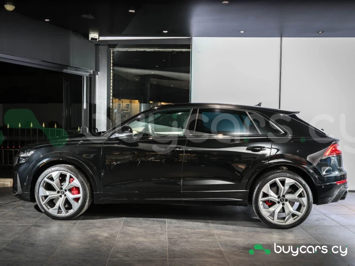 Audi RS Q8 Черный