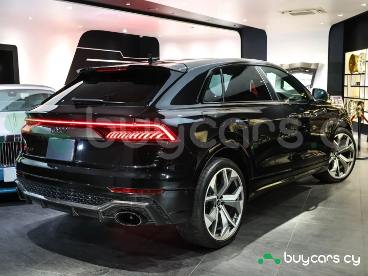 Audi RS Q8 Черный