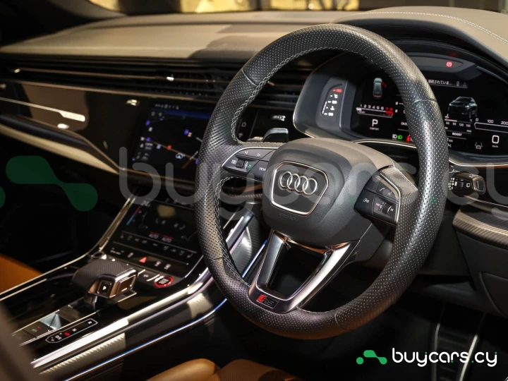 Audi RS Q8 Черный