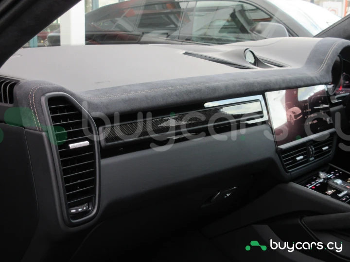 Porsche Cayenne Black