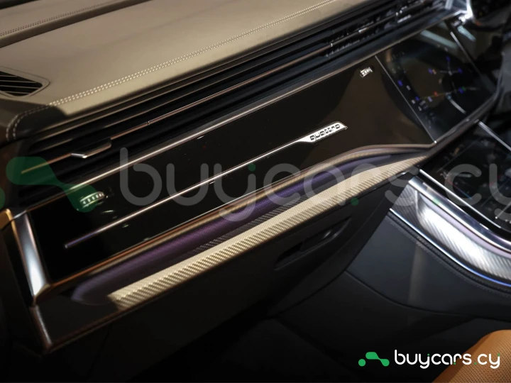 Audi RS Q8 Черный