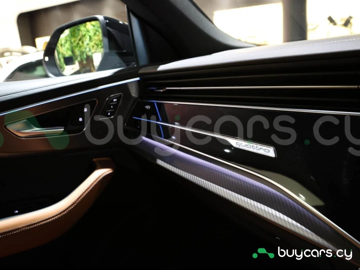 Audi RS Q8 Черный