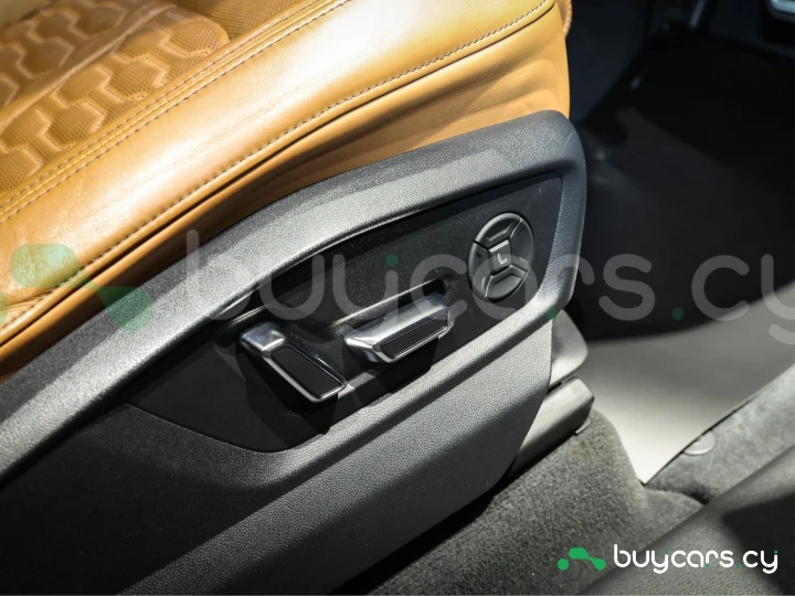 Audi RS Q8 Черный