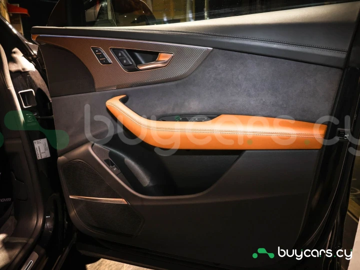 Audi RS Q8 Черный