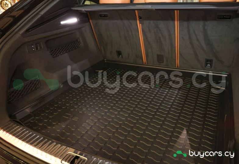 Audi RS Q8 Черный