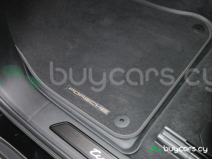 Porsche Cayenne Black