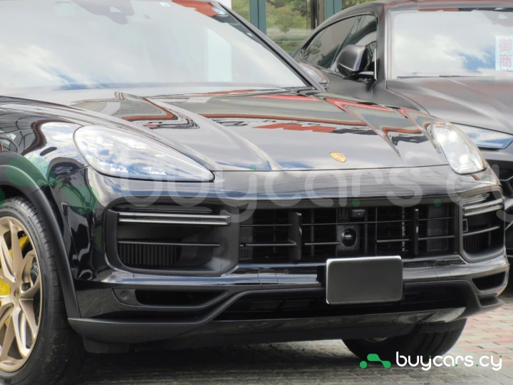 Porsche Cayenne Black