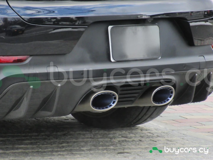 Porsche Cayenne Black