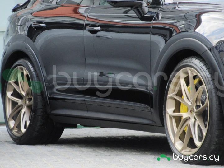 Porsche Cayenne Black