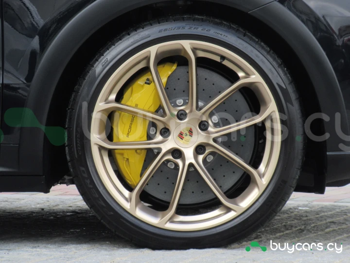 Porsche Cayenne Black