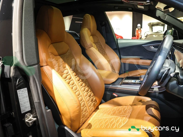 Audi RS Q8 Черный