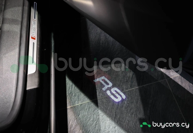 Audi RS Q8 Черный