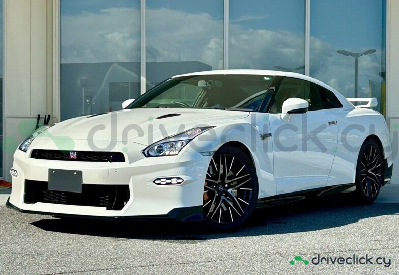 Nissan GT-R White