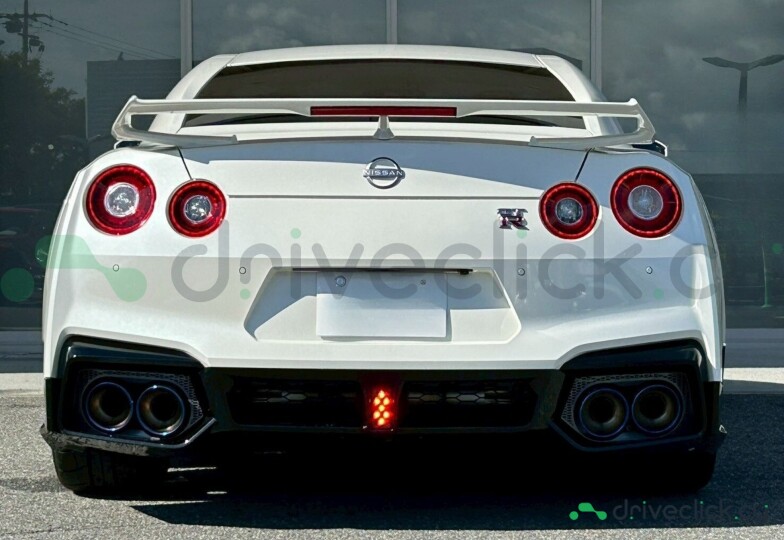 Nissan GT-R White