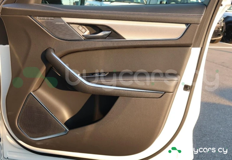 Jaguar F-Pace Белый