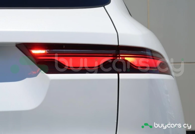 Jaguar F-Pace Белый