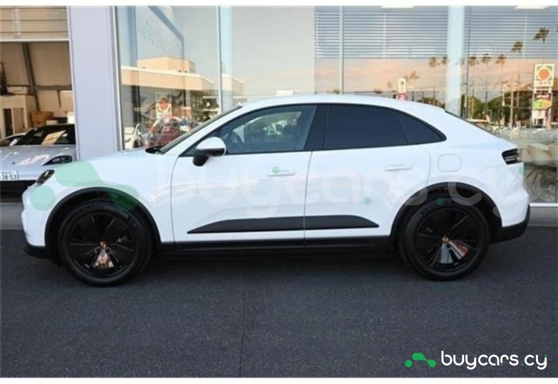 Porsche Macan White