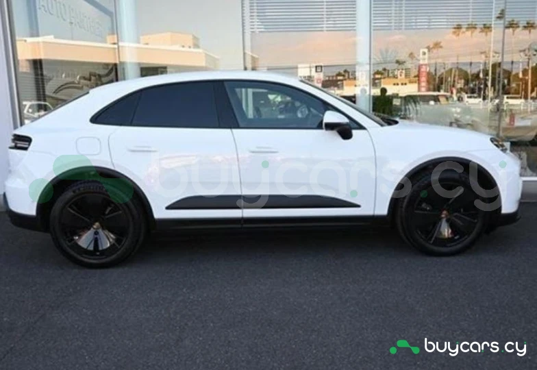 Porsche Macan White
