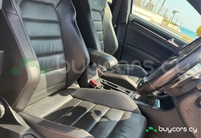 Volkswagen Golf Black