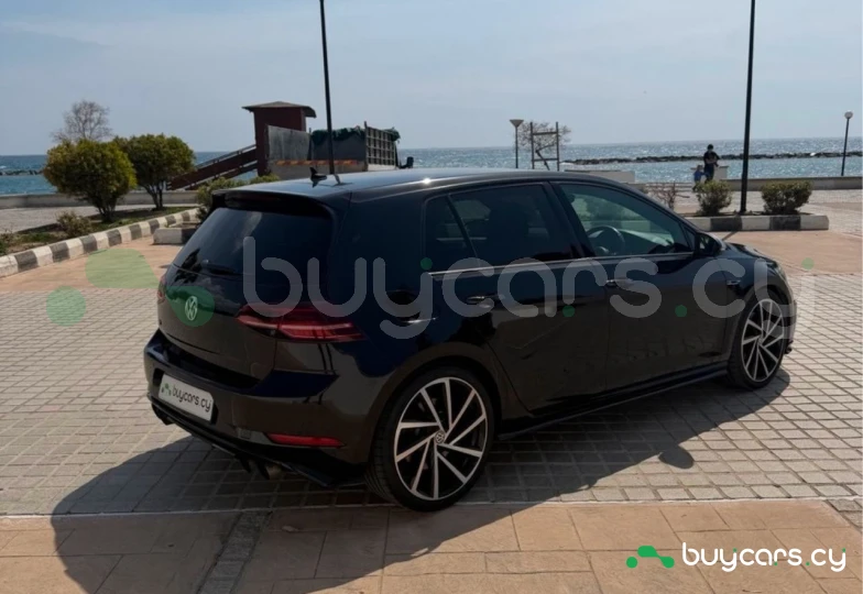 Volkswagen Golf Black