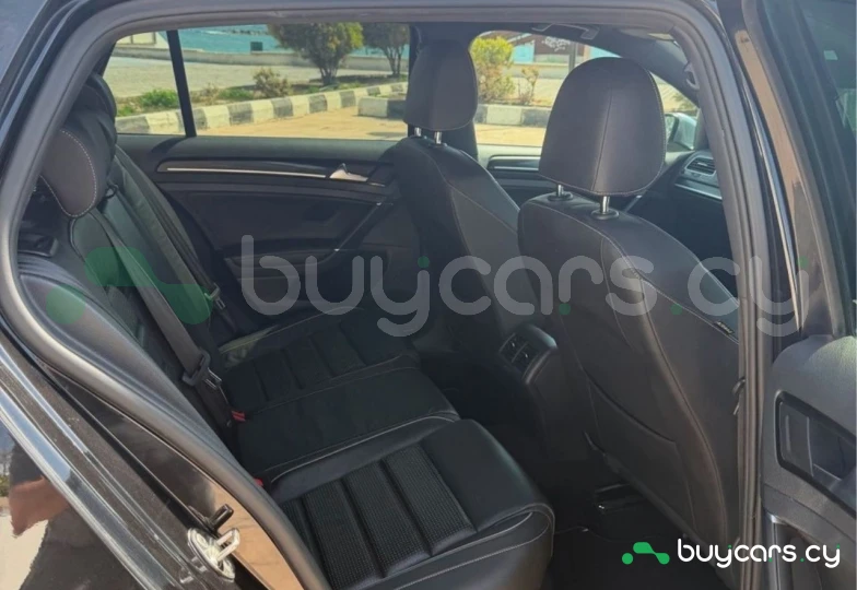 Volkswagen Golf Black