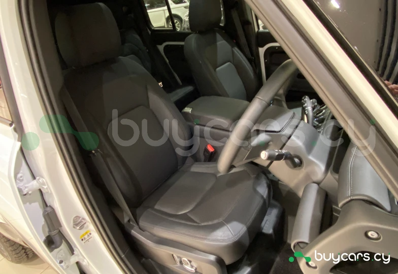 Land Rover Defender Белый