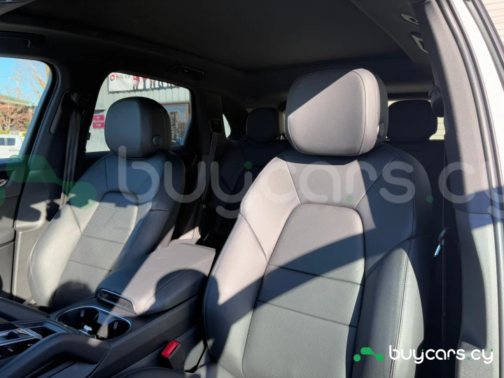 Porsche Cayenne White