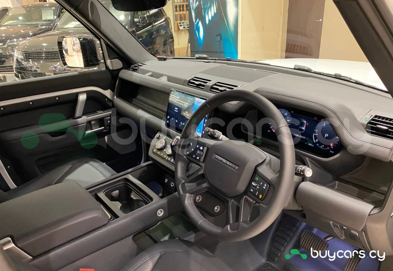 Land Rover Defender Белый