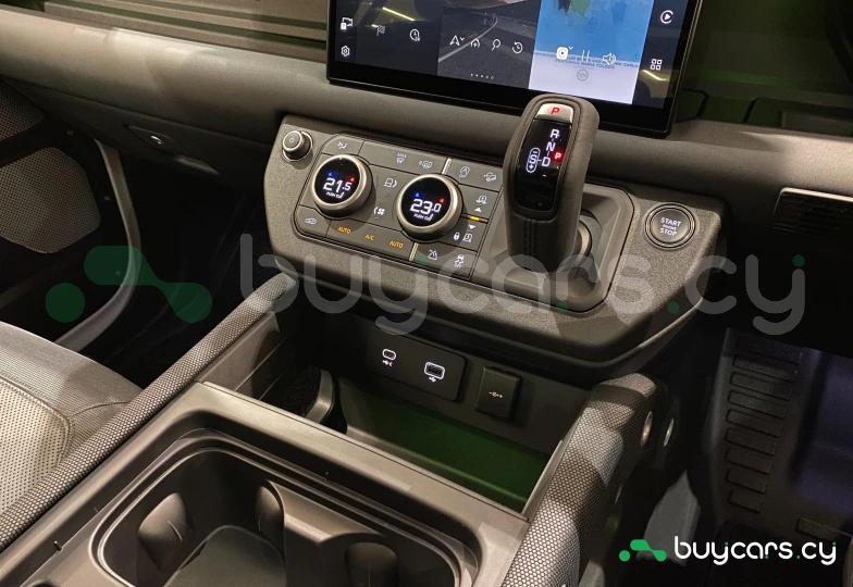 Land Rover Defender Белый