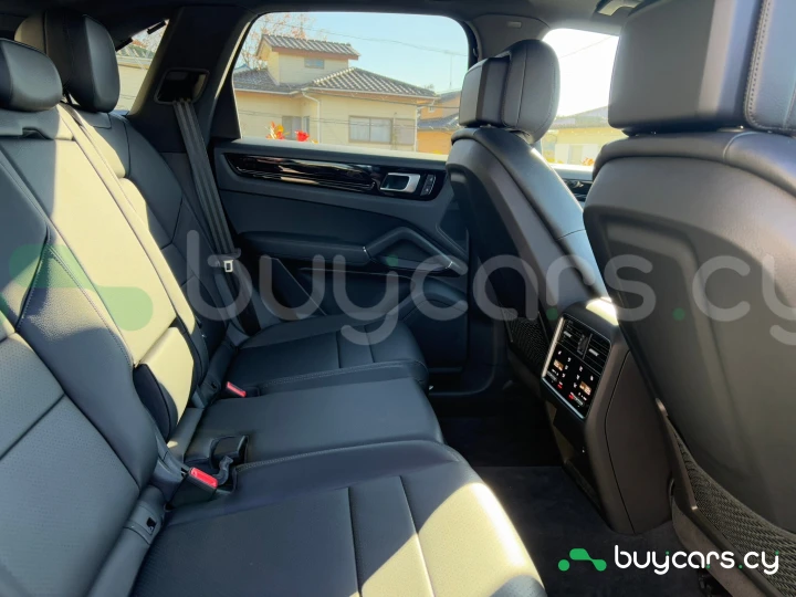 Porsche Cayenne White