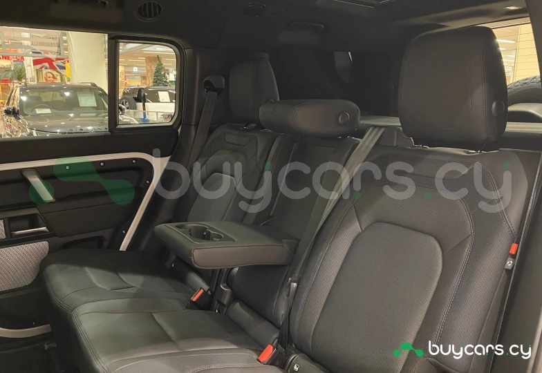 Land Rover Defender Белый