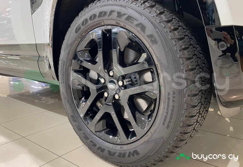 Land Rover Defender Белый